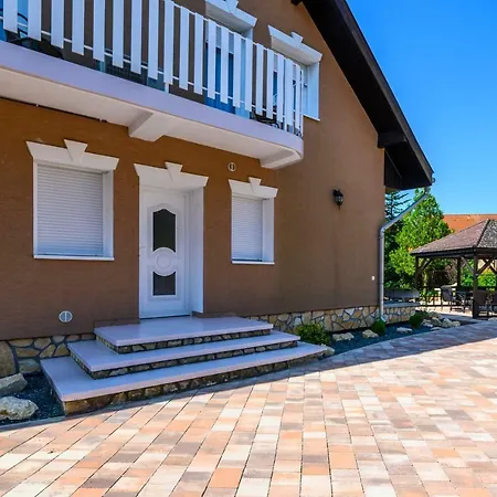 Апартаменты La Maison Du Calme Бюк